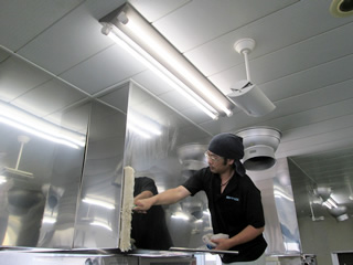 厨房機器・ダクト清掃・排気ファン清掃